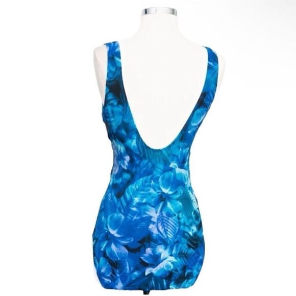 Miraclesuit NWT Sous Marine Revele One Piece
Swimsuit in Blue Multi Size 10 $190 - Picture 8 of 12